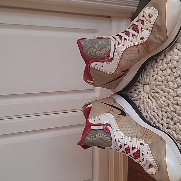 Nike LeBron James 828 - Picture 2 of 9